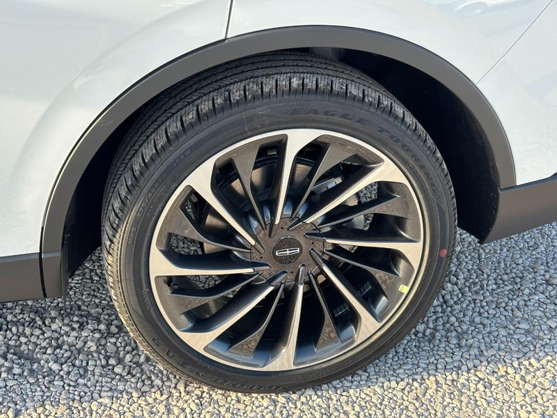 Lincoln Aviator Vehicle Full-screen Gallery Image 11
