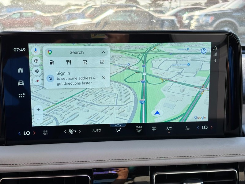 Lincoln Aviator Vehicle Full-screen Gallery Image 22