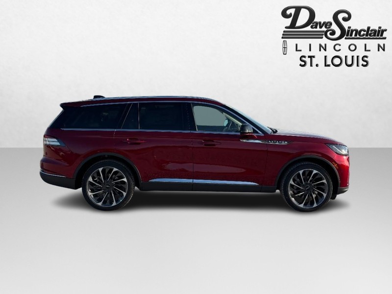 Lincoln Aviator Vehicle Full-screen Gallery Image 02