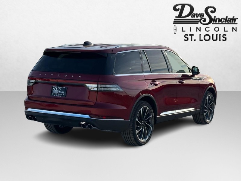 Lincoln Aviator Vehicle Full-screen Gallery Image 03