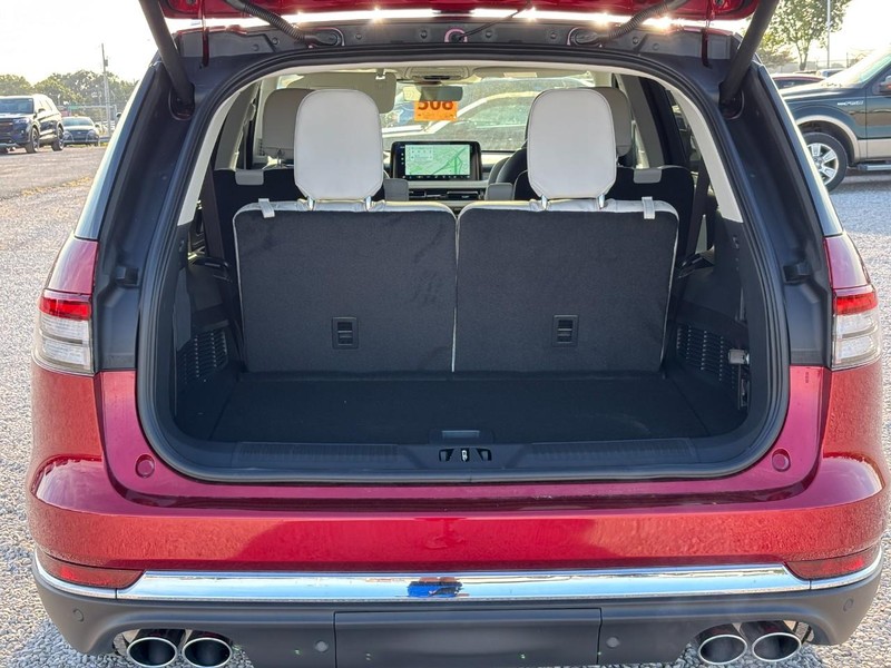 Lincoln Aviator Vehicle Full-screen Gallery Image 10