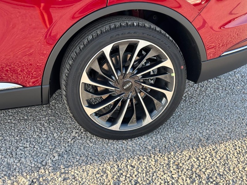 Lincoln Aviator Vehicle Full-screen Gallery Image 11