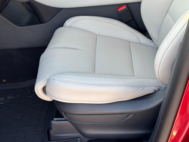 Lincoln Aviator Vehicle Full-screen Gallery Image 17