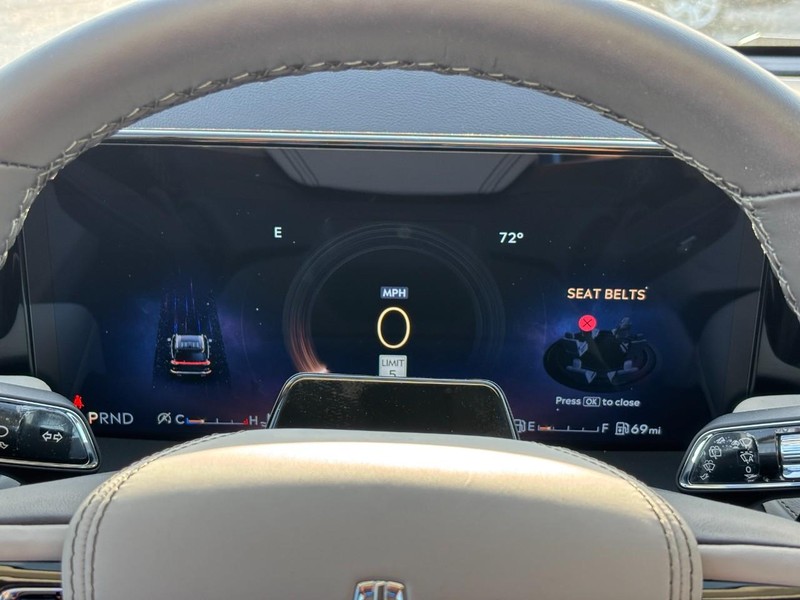 Lincoln Aviator Vehicle Full-screen Gallery Image 21