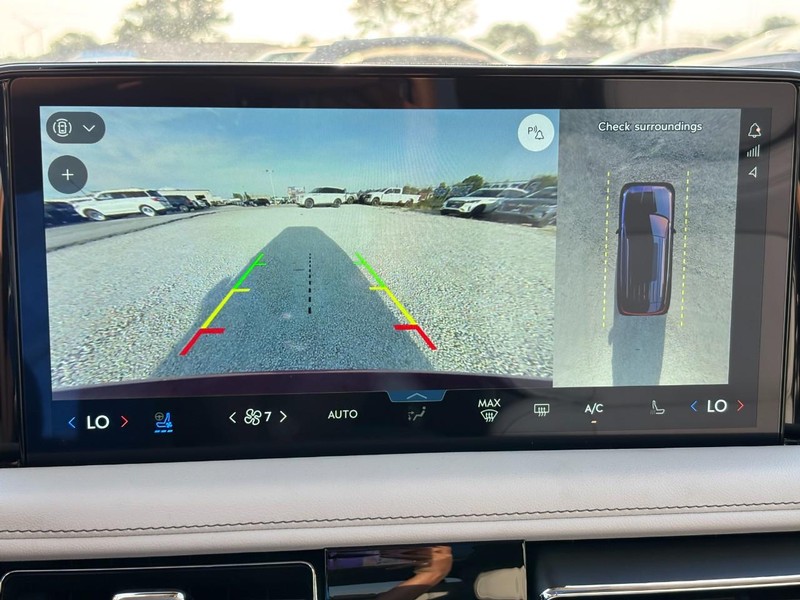 Lincoln Aviator Vehicle Full-screen Gallery Image 23