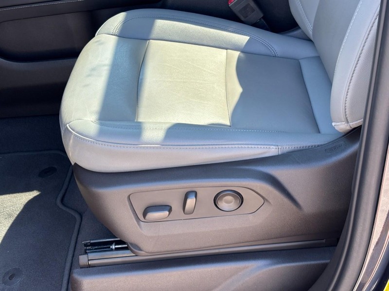 Chevrolet Tahoe Vehicle Full-screen Gallery Image 17