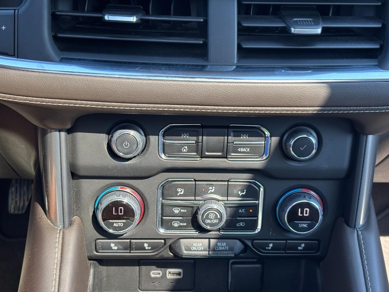 Chevrolet Tahoe Vehicle Full-screen Gallery Image 24