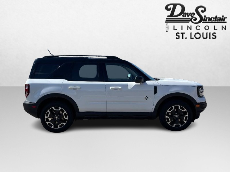 Ford Bronco Sport Vehicle Full-screen Gallery Image 02