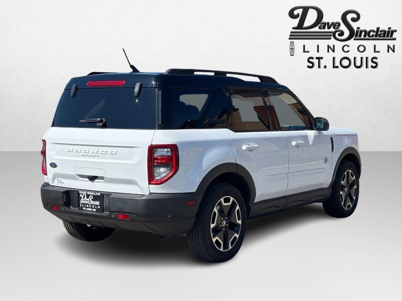 Ford Bronco Sport Vehicle Full-screen Gallery Image 03