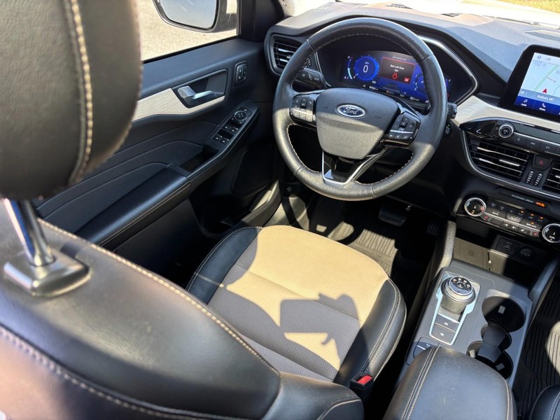 Ford Escape Vehicle Full-screen Gallery Image 13