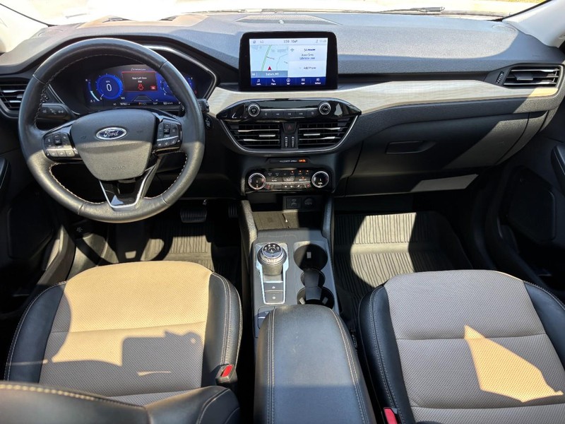 Ford Escape Vehicle Full-screen Gallery Image 14