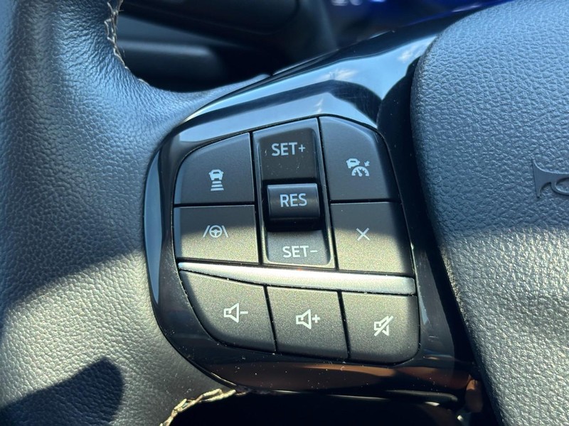 Ford Escape Vehicle Full-screen Gallery Image 18