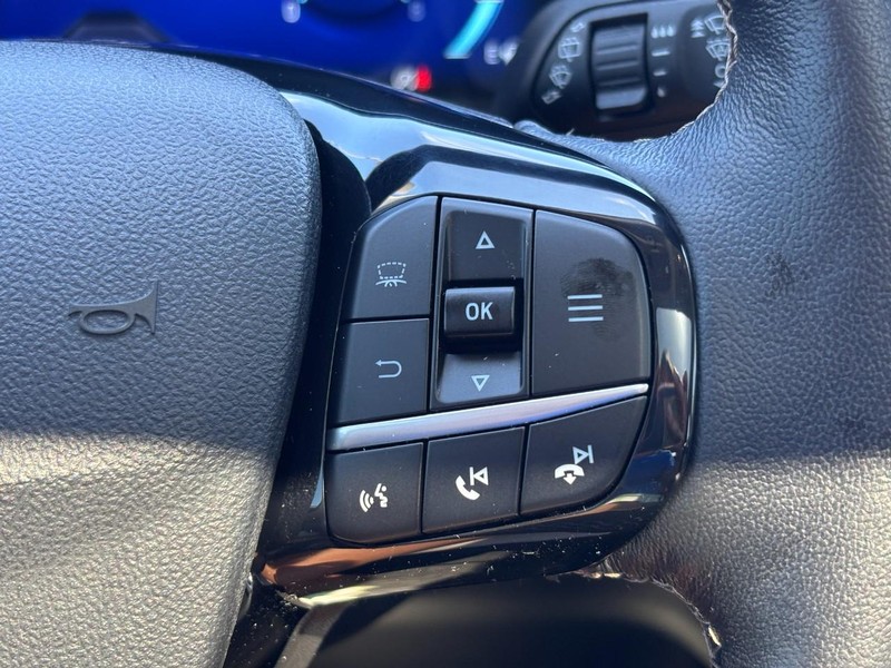 Ford Escape Vehicle Full-screen Gallery Image 19