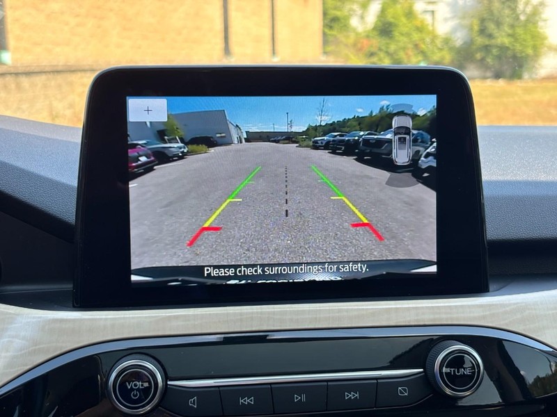 Ford Escape Vehicle Full-screen Gallery Image 22