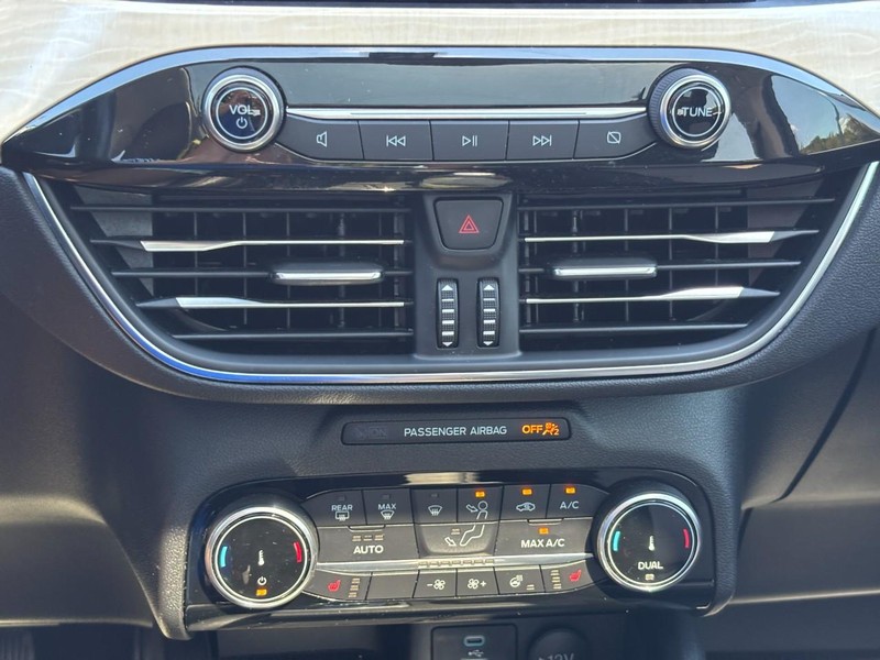 Ford Escape Vehicle Full-screen Gallery Image 23