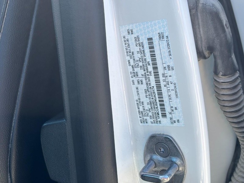 Ford Escape Vehicle Full-screen Gallery Image 24