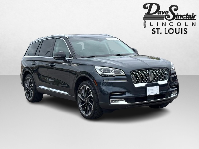 Lincoln Aviator Vehicle Full-screen Gallery Image 03