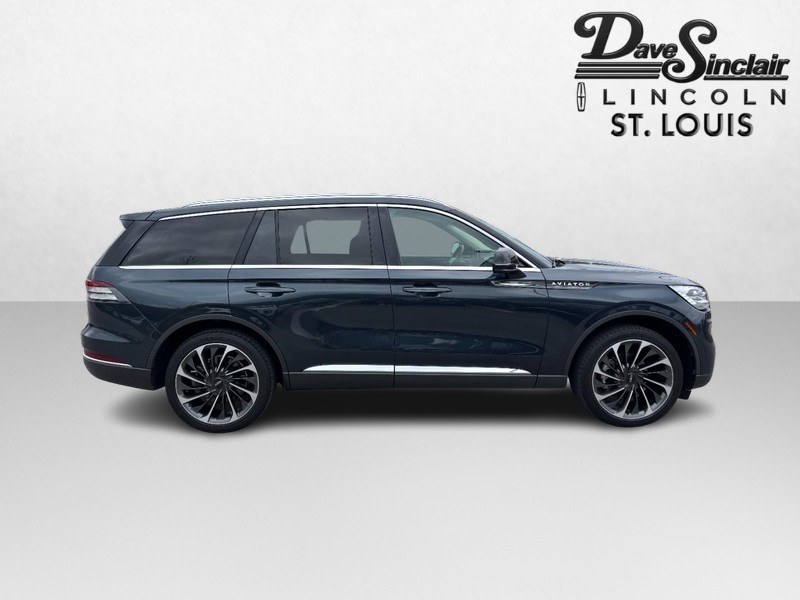 Lincoln Aviator Vehicle Full-screen Gallery Image 04