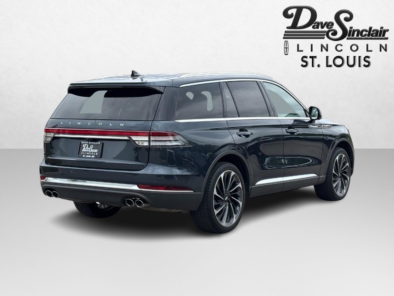 Lincoln Aviator Vehicle Full-screen Gallery Image 05