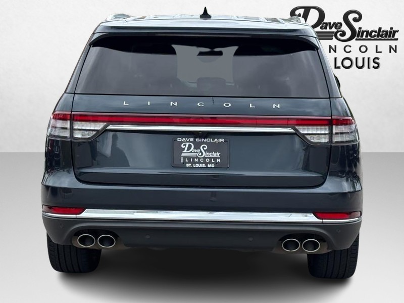 Lincoln Aviator Vehicle Full-screen Gallery Image 06