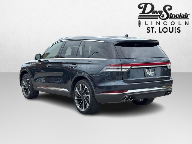 Lincoln Aviator Vehicle Full-screen Gallery Image 07