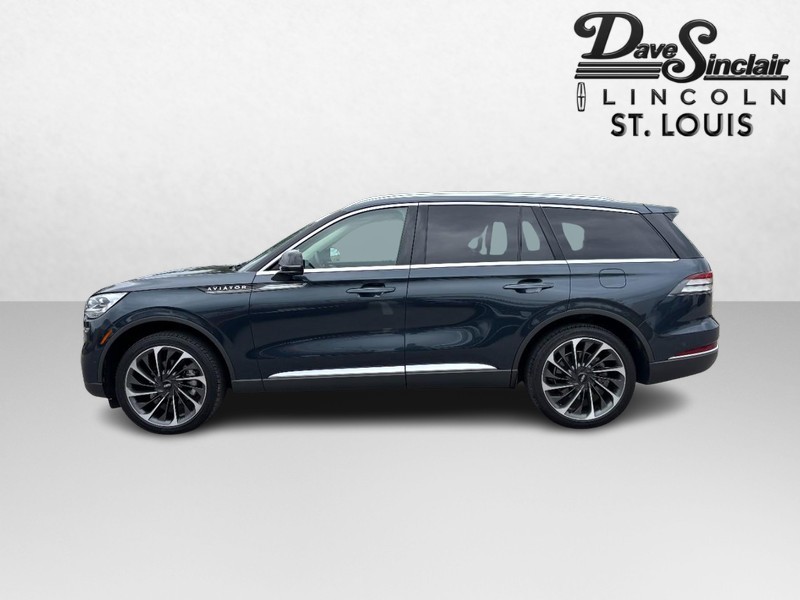 Lincoln Aviator Vehicle Full-screen Gallery Image 09