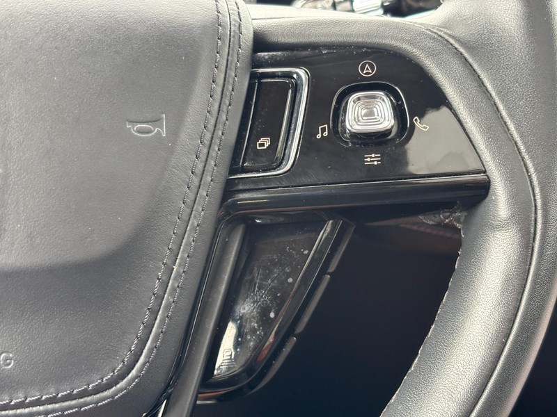 Lincoln Aviator Vehicle Full-screen Gallery Image 20