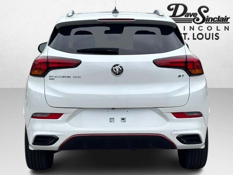 Buick Encore GX Vehicle Full-screen Gallery Image 04