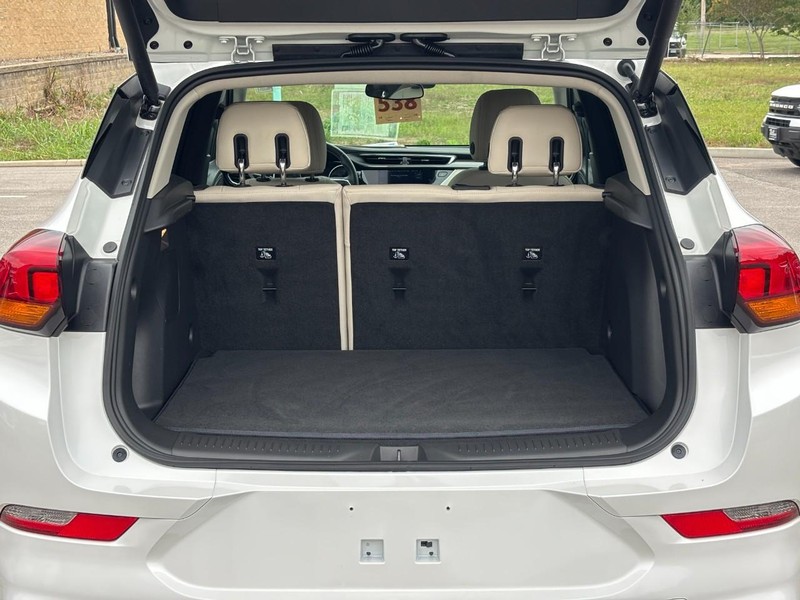 Buick Encore GX Vehicle Full-screen Gallery Image 09