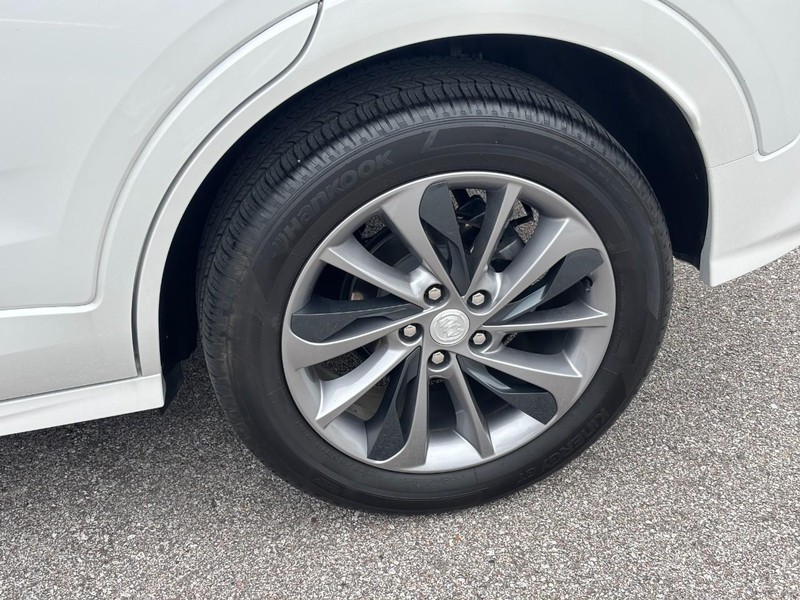 Buick Encore GX Vehicle Full-screen Gallery Image 10