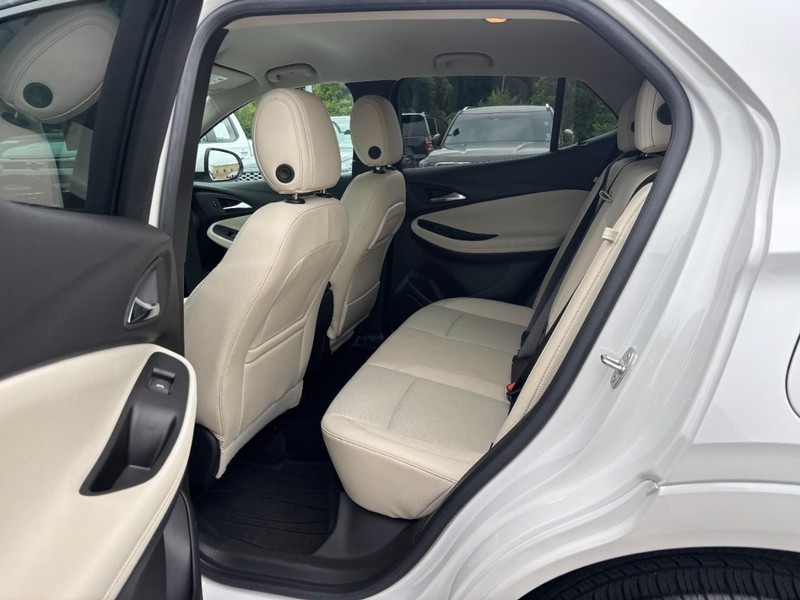 Buick Encore GX Vehicle Full-screen Gallery Image 11