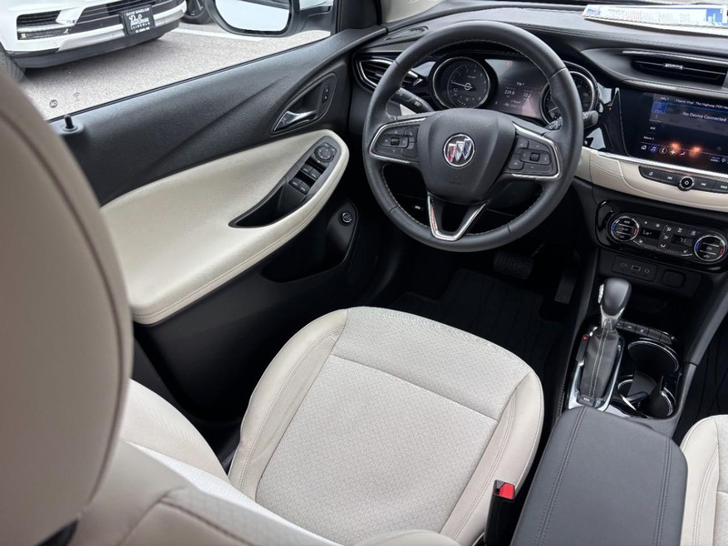 Buick Encore GX Vehicle Full-screen Gallery Image 12