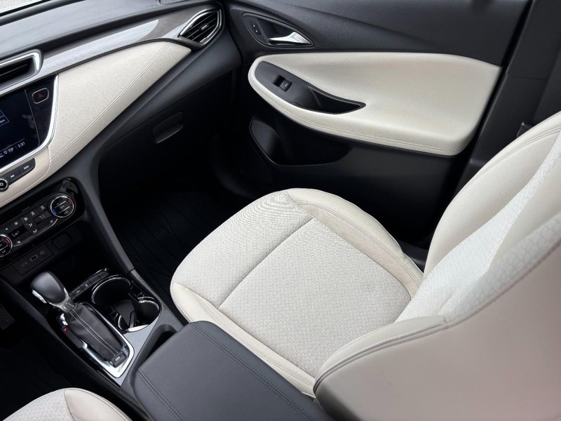 Buick Encore GX Vehicle Full-screen Gallery Image 14