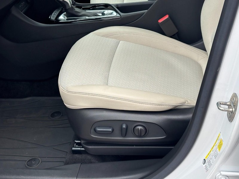 Buick Encore GX Vehicle Full-screen Gallery Image 15
