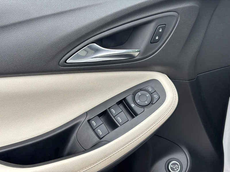 Buick Encore GX Vehicle Full-screen Gallery Image 16