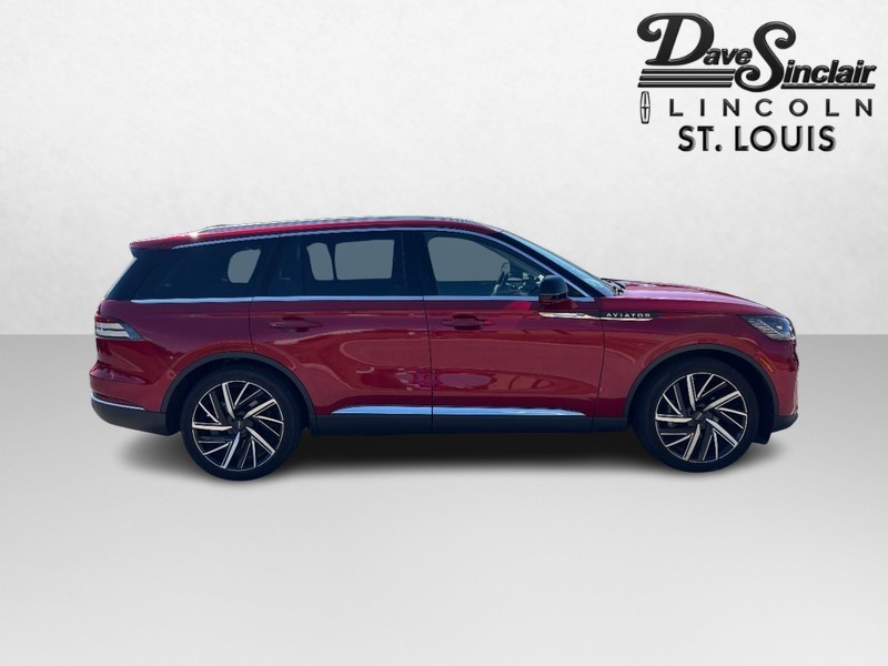 Lincoln Aviator Vehicle Full-screen Gallery Image 02