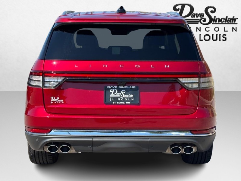 Lincoln Aviator Vehicle Full-screen Gallery Image 04