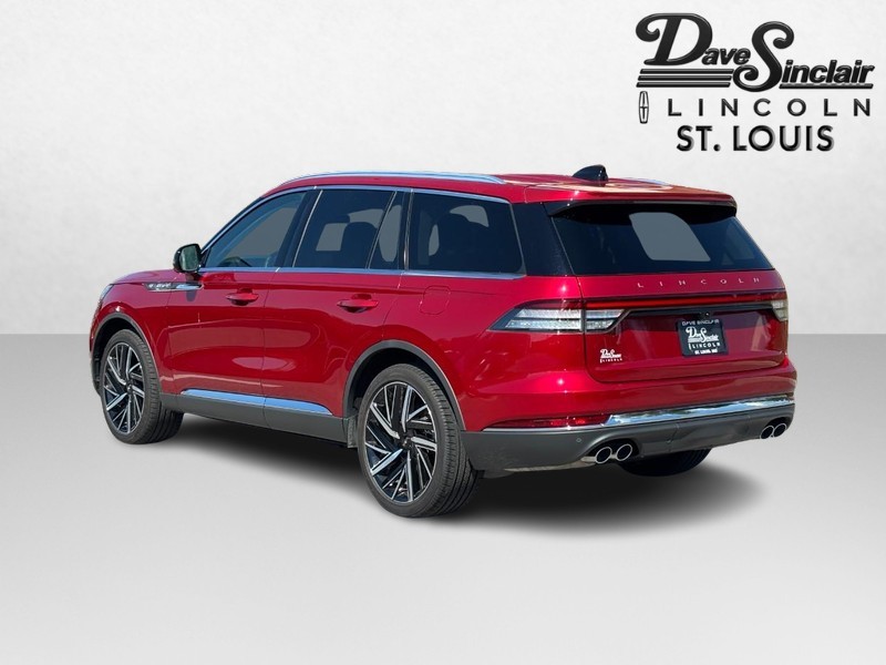 Lincoln Aviator Vehicle Full-screen Gallery Image 05