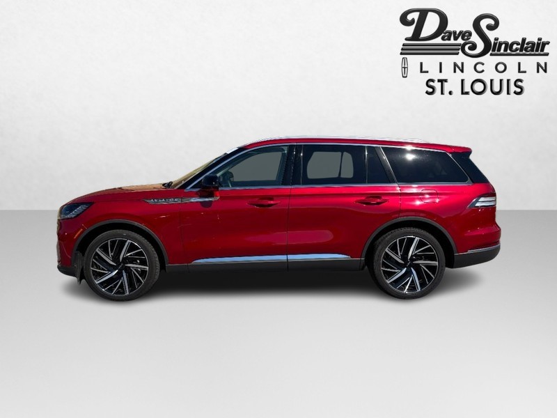 Lincoln Aviator Vehicle Full-screen Gallery Image 06