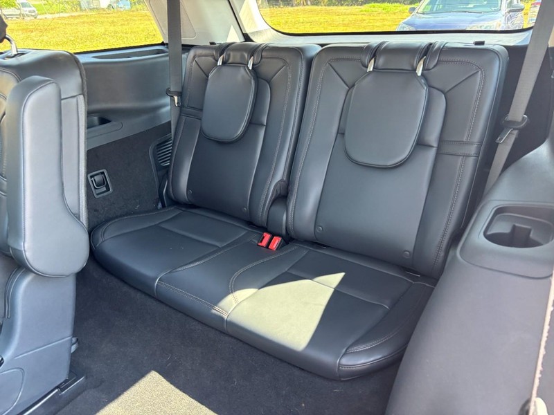Lincoln Aviator Vehicle Full-screen Gallery Image 12