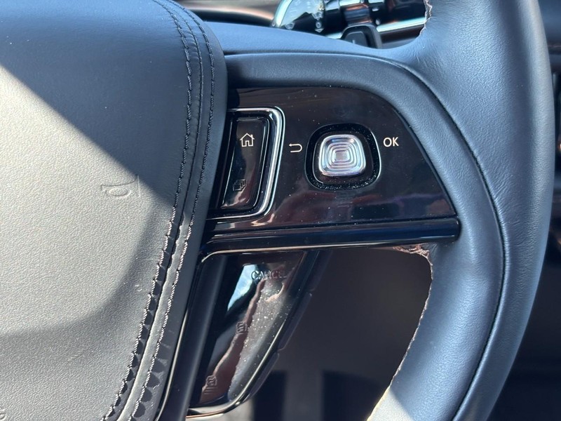 Lincoln Aviator Vehicle Full-screen Gallery Image 20