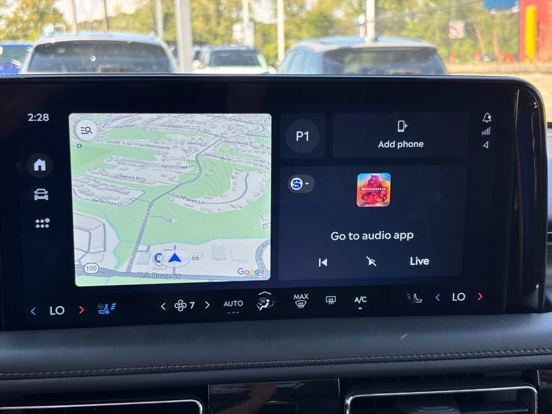 Lincoln Aviator Vehicle Full-screen Gallery Image 22