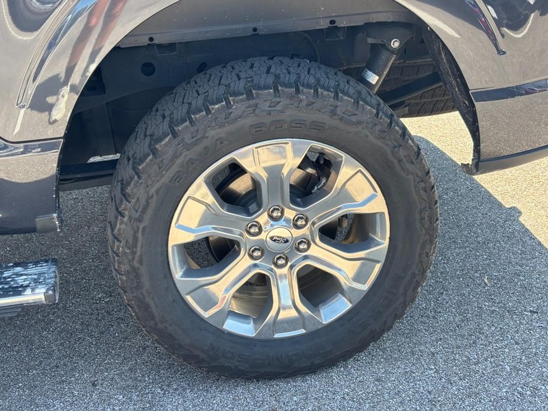 Ford F-150 Vehicle Full-screen Gallery Image 11