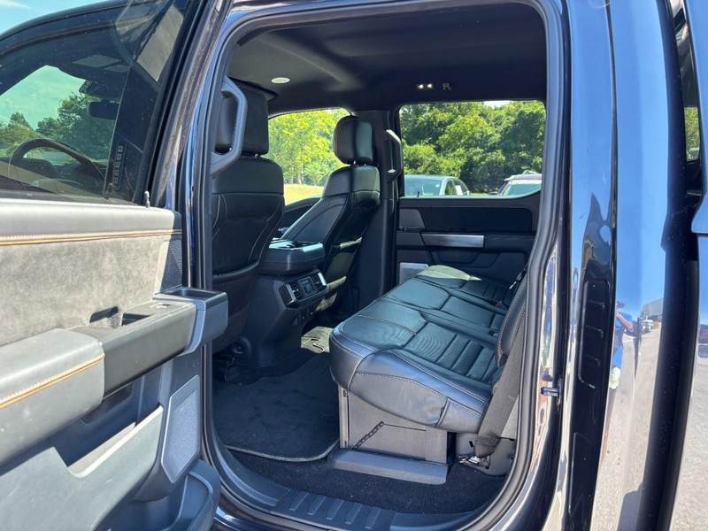Ford F-150 Vehicle Full-screen Gallery Image 12
