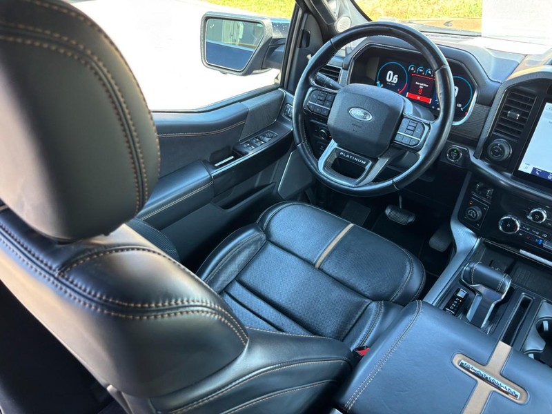 Ford F-150 Vehicle Full-screen Gallery Image 13