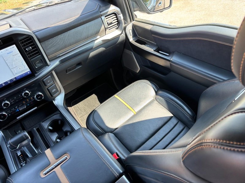 Ford F-150 Vehicle Full-screen Gallery Image 15
