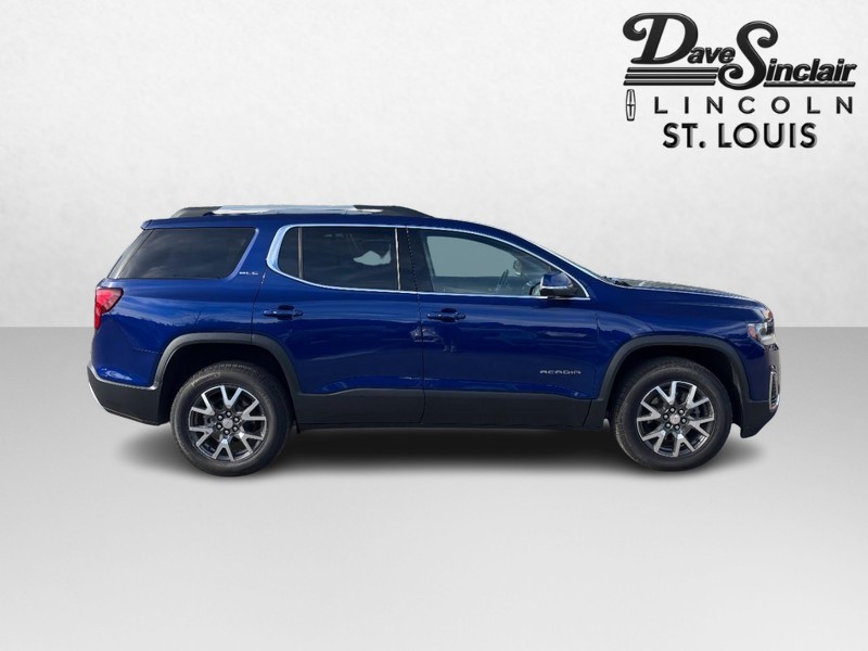 GMC Acadia Vehicle Full-screen Gallery Image 02