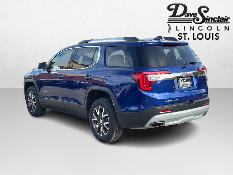GMC Acadia Vehicle Full-screen Gallery Image 05