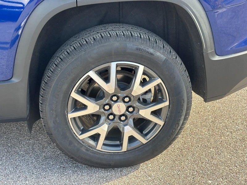 GMC Acadia Vehicle Full-screen Gallery Image 11