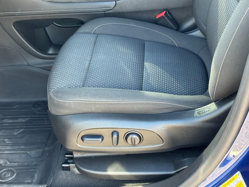 GMC Acadia Vehicle Full-screen Gallery Image 17